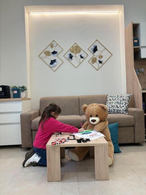 Teddy'S Home Luminoso Accogliente E Moderno 리케일 외부 사진